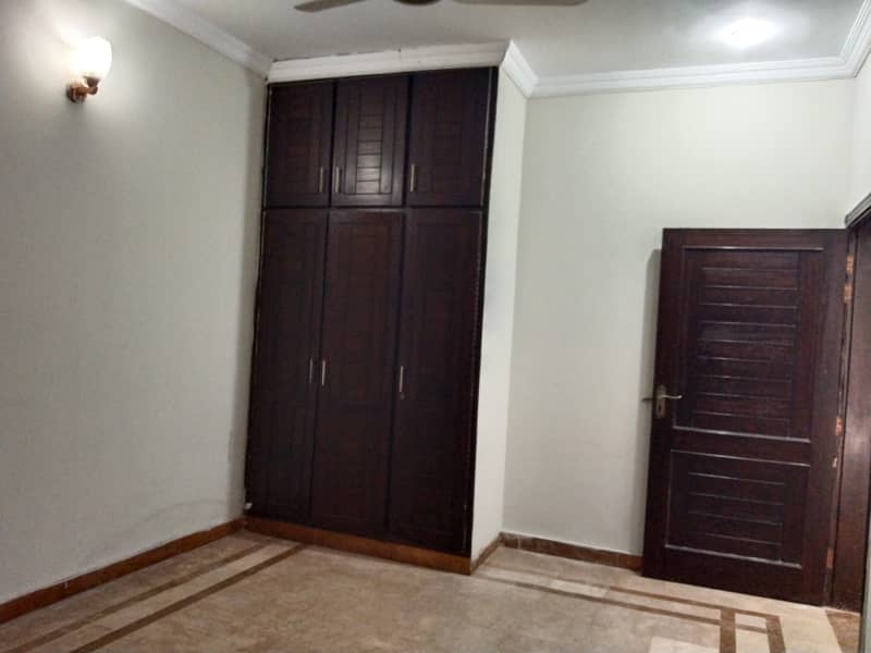 Upper Portion available for Rent 9