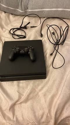 PS 4 Slim 10/10 condition + 1 controller