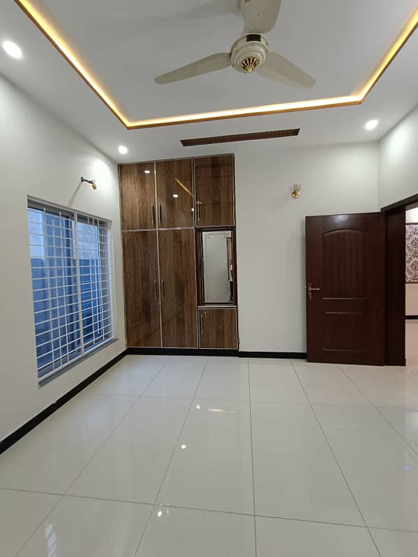 5.5 MARLA BRAND NEW HOUSE FOR SALE IN JOHAR TOWN 8