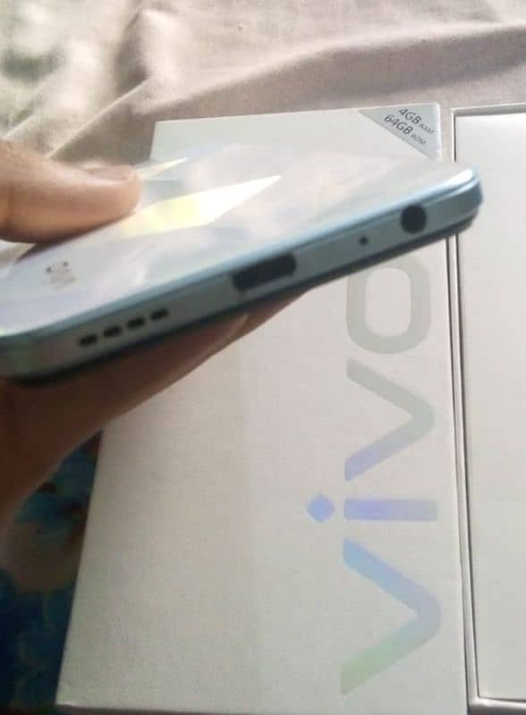 Vivo y21 4/64 with box 3