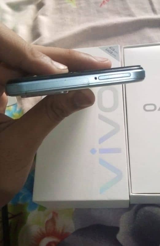 Vivo y21 4/64 with box 4