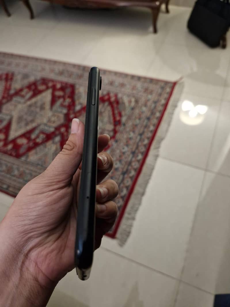 iPhone XR (Official PTA Approved) Scratchless Condition 2