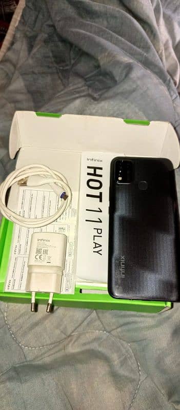 Infinix hot 11 play 4/64 6000,mah battery only 16,000 6