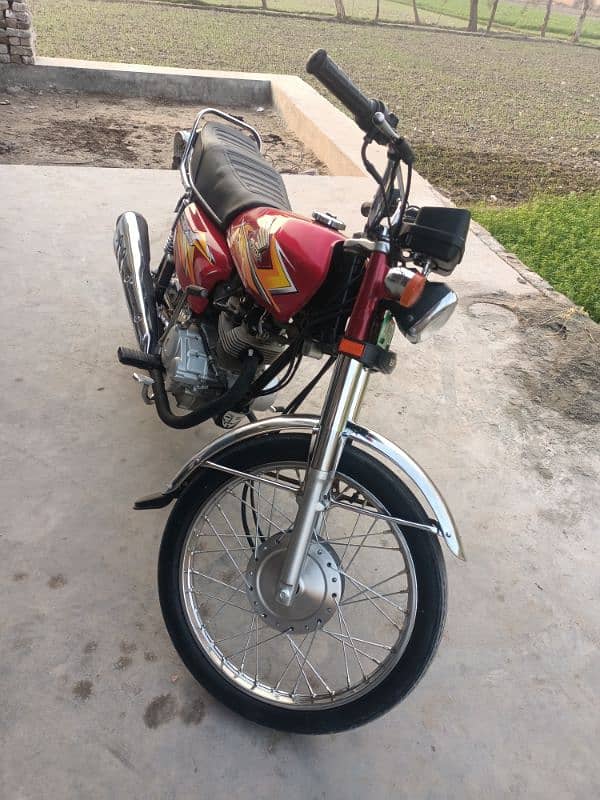 Honda 125 Red 3