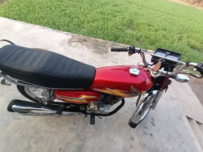 Honda 125 Red 4