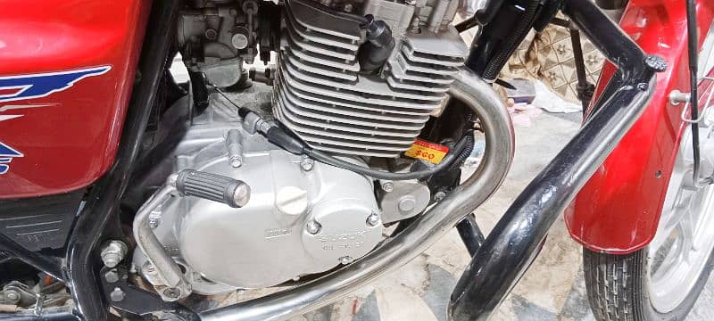 Suzuki GS 150se 6