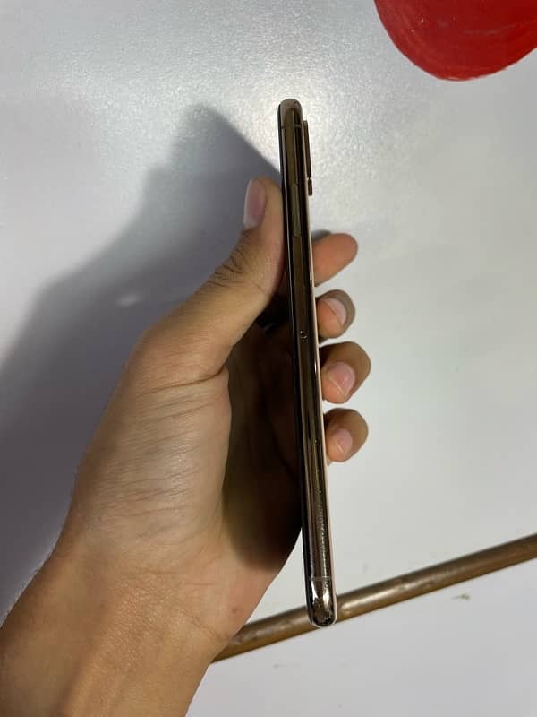 iphone xs max 256gb pta 4