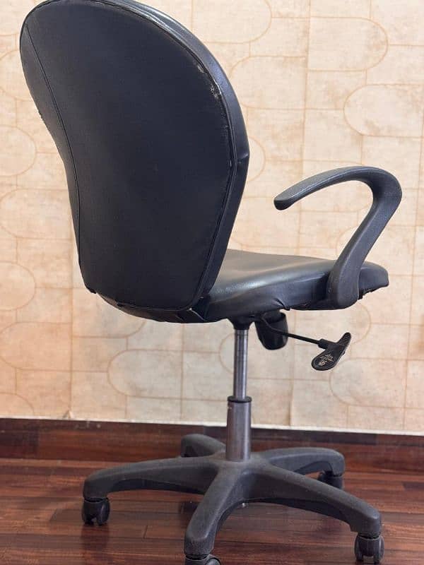 Best office chairs available for sale . . 1