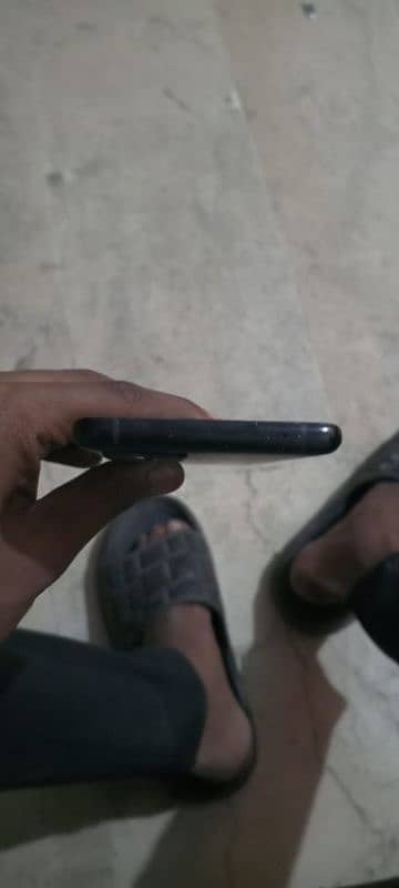 bilkul zbar10 mobile ha but peso ki need ha tabhi sale krna parh raha 1