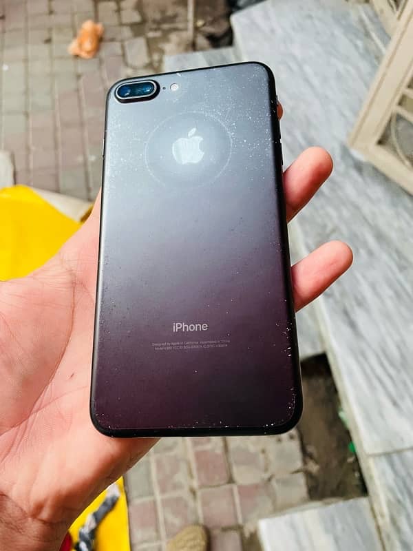 iphone7plus pta aproved 128gb black colour 1