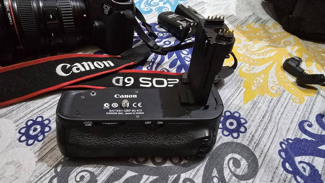 Canon 6d with original grip and new like 50mm lens 2