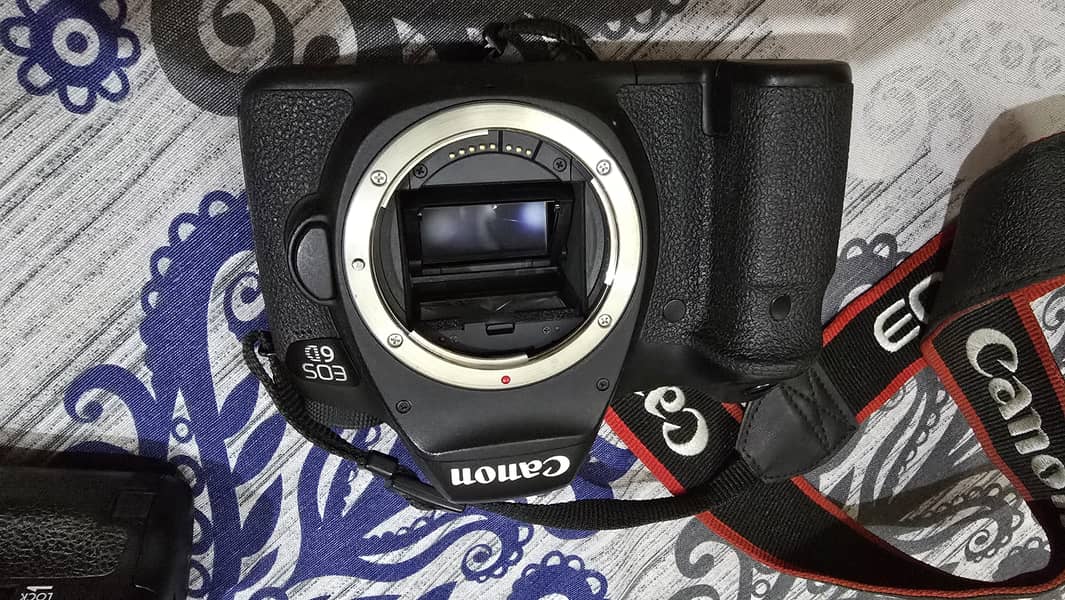 Canon 6d with original grip and new like 50mm lens 3