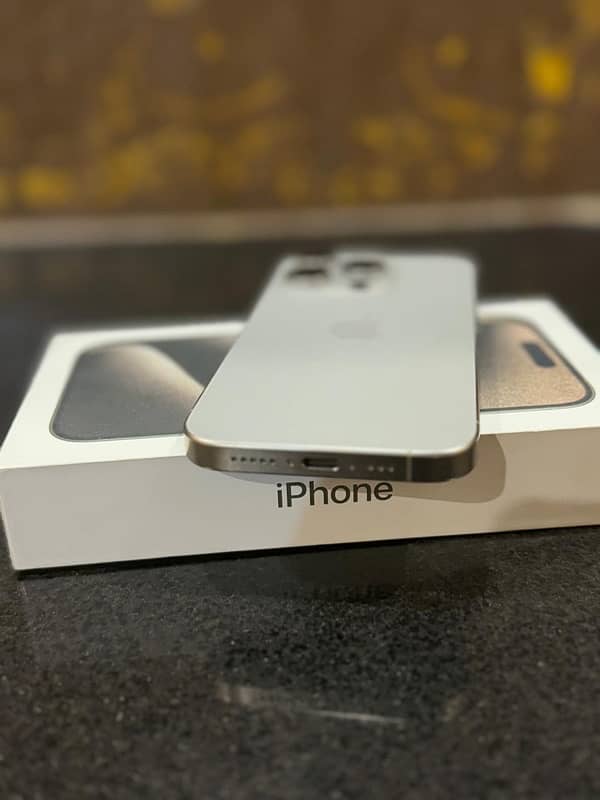 iphone 15 Pro 256GB Natural Titanium JV 4