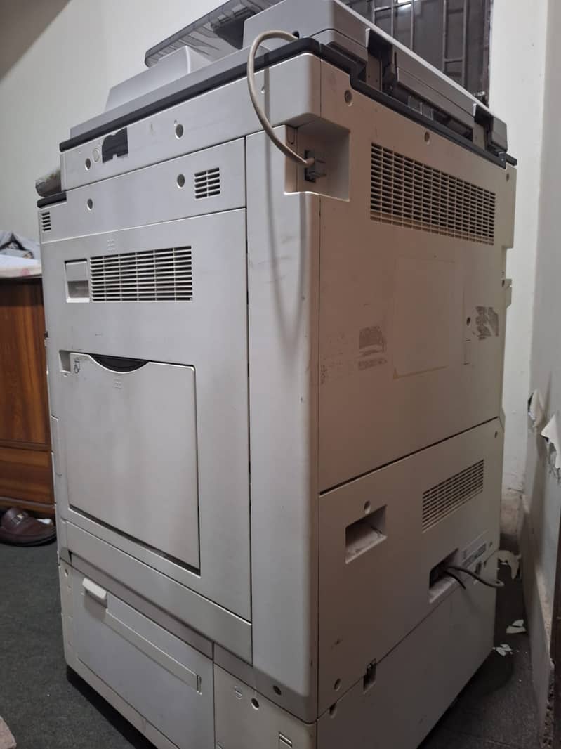 Photocopier machine for sale in excellent condition. 1