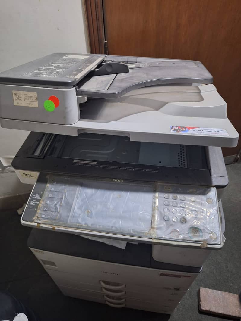 Photocopier machine for sale in excellent condition. 5