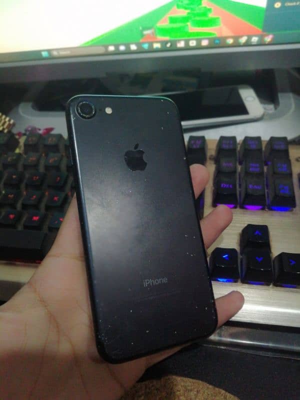 IPHONE 7 128GB NON PTA - EXCHANGE POSSIBLE 1