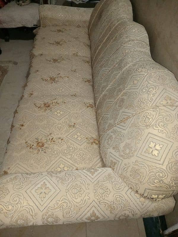 sofa for sell 3