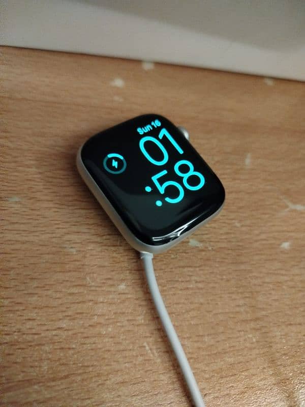 Apple Watch SE 44mm Silver Aluminium 1