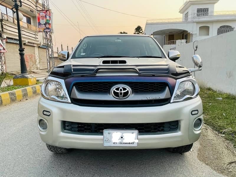 Toyota Hilux 2010 1