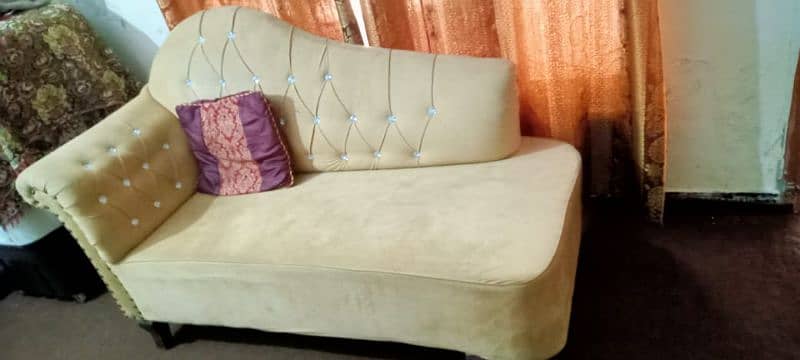 Dewan Sofa in good condition 0