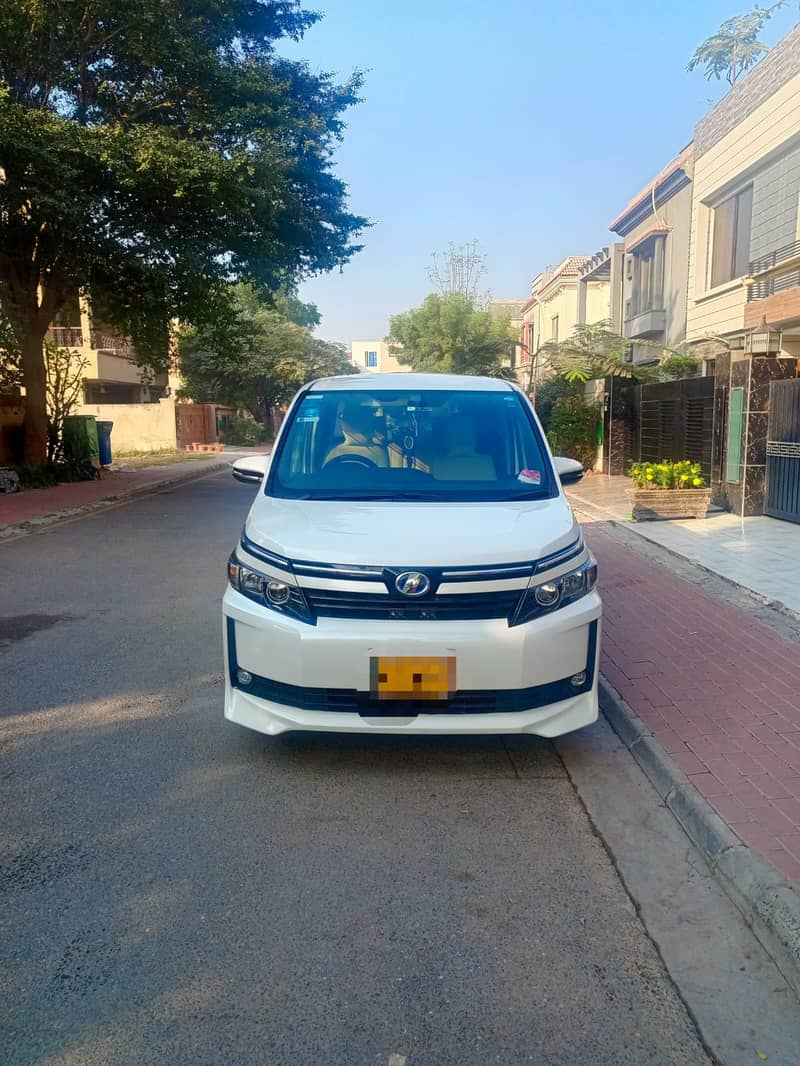 Toyota Voxy 2014 7