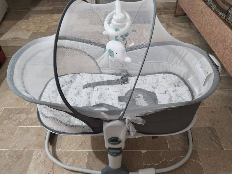 baby bassinet/bouncer 11