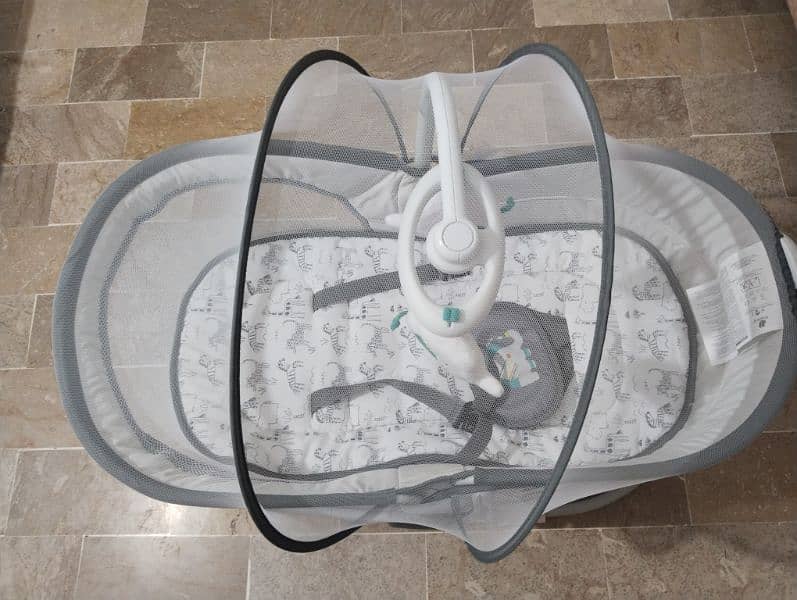 baby bassinet/bouncer 12