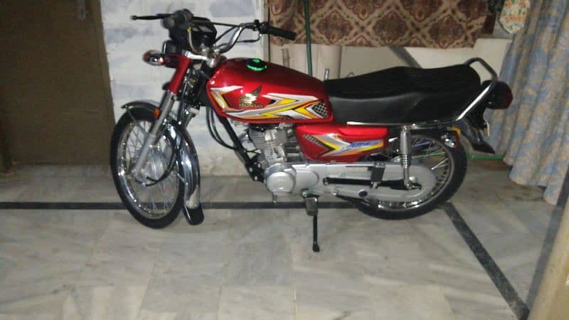 Honda CD 125 red 2025 0