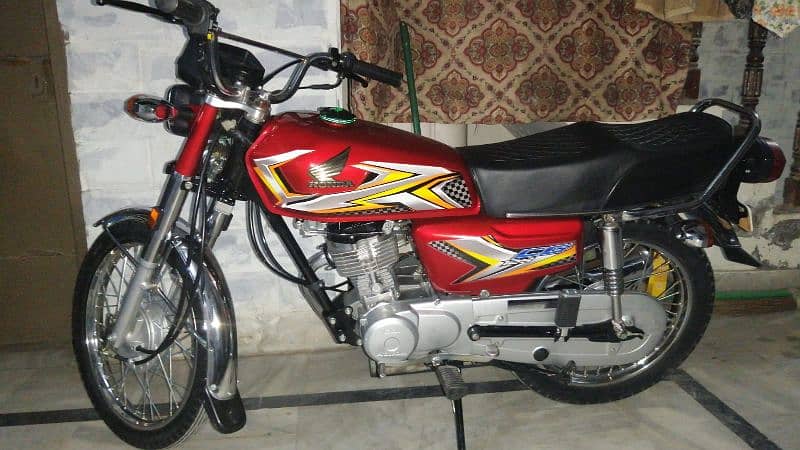 Honda CD 125 red 2025 1