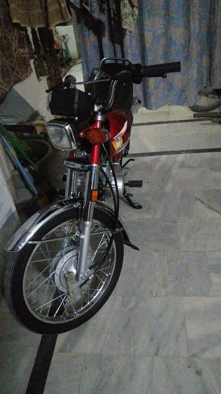 Honda CD 125 red 2025 2