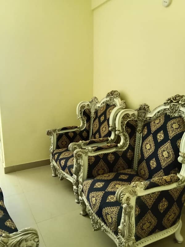 2 Bed Lounge 2nd Floor Fully Renovated Fully Furnished 3