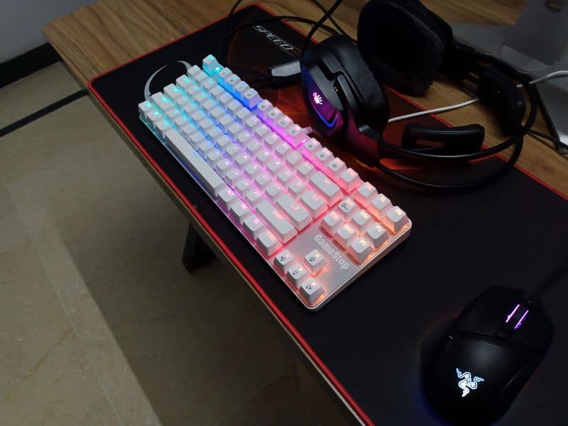 GameStop GS200 Mechanical RGB Keyboard 2