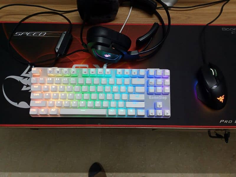 GameStop GS200 Mechanical RGB Keyboard 3