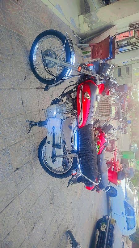 Honda 125 self start red 7