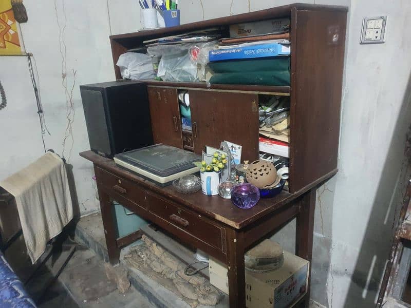 Study Table Available 1