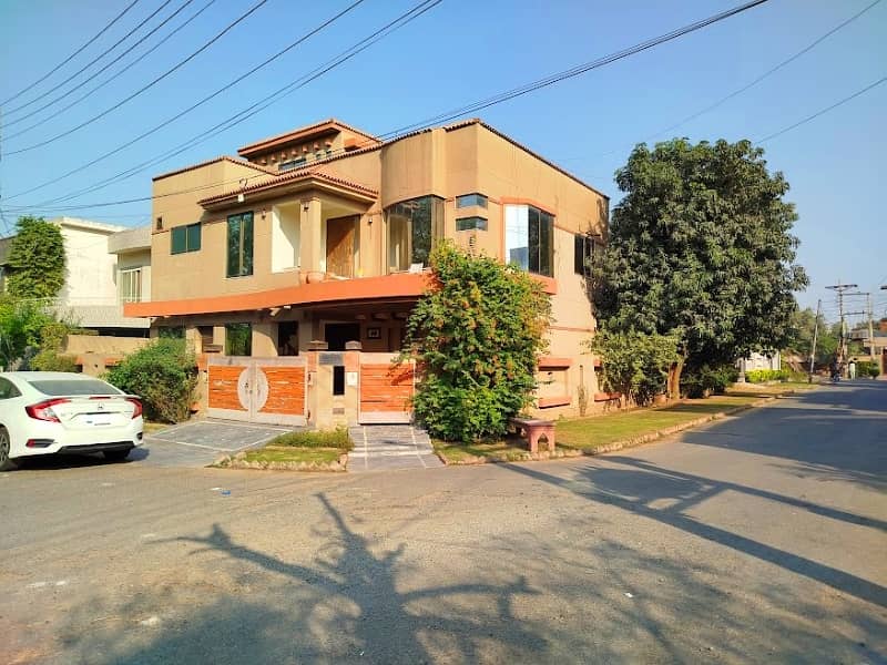 NFC Facing Park 1 Kanal Corner House For Sale 0