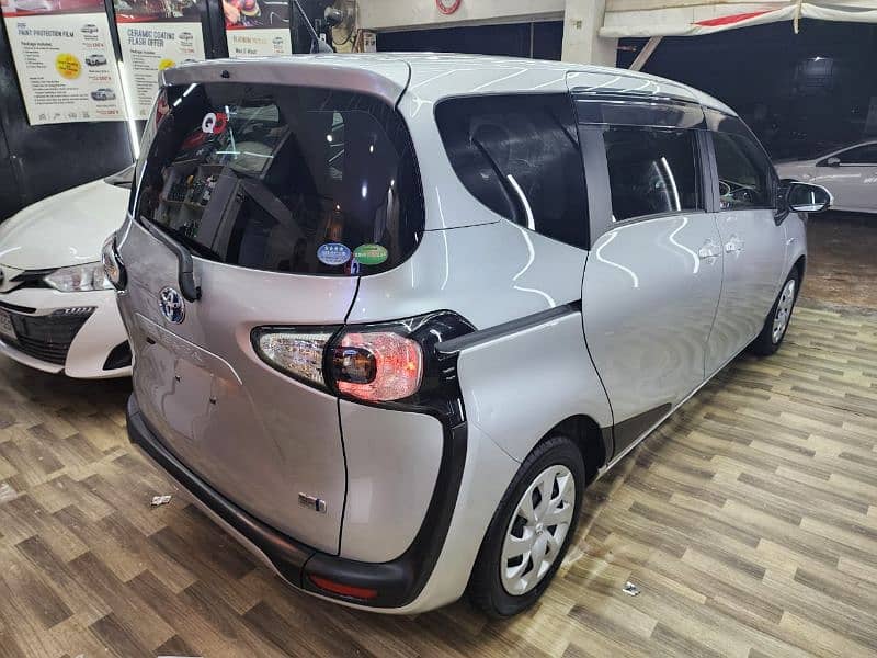 Toyota Sienta 2018 X Package 4