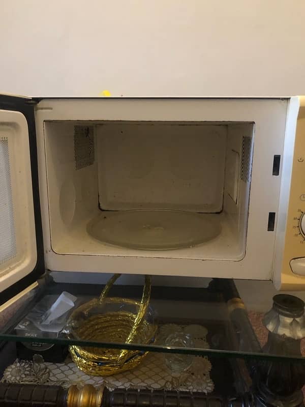 dawlance microwave ovan in best working condition for sale 3