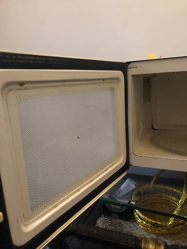 dawlance microwave ovan in best working condition for sale 4