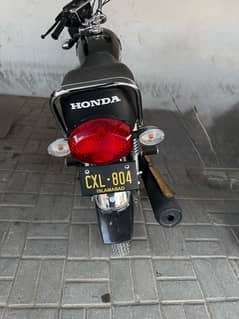 HONDA 125 self start special black with gold 804