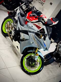 Yamaha R1M EFI 400cc Dual cylinder heavy bike