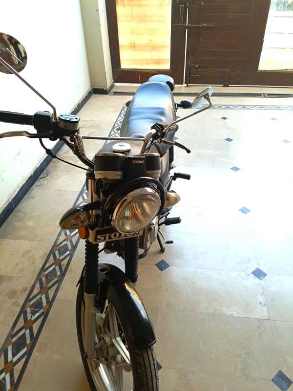 Suzuki GS 150 2