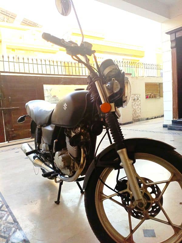 Suzuki GS 150 3