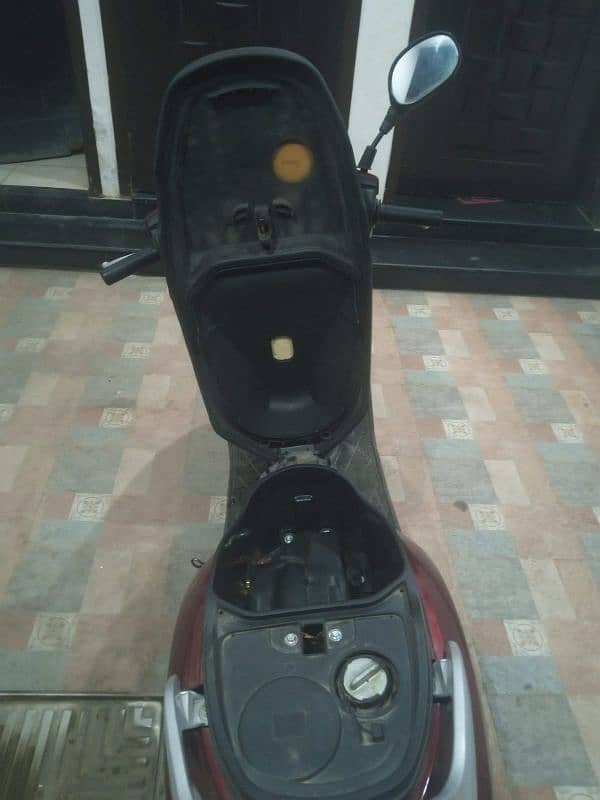 United 100 scooter for sale 8