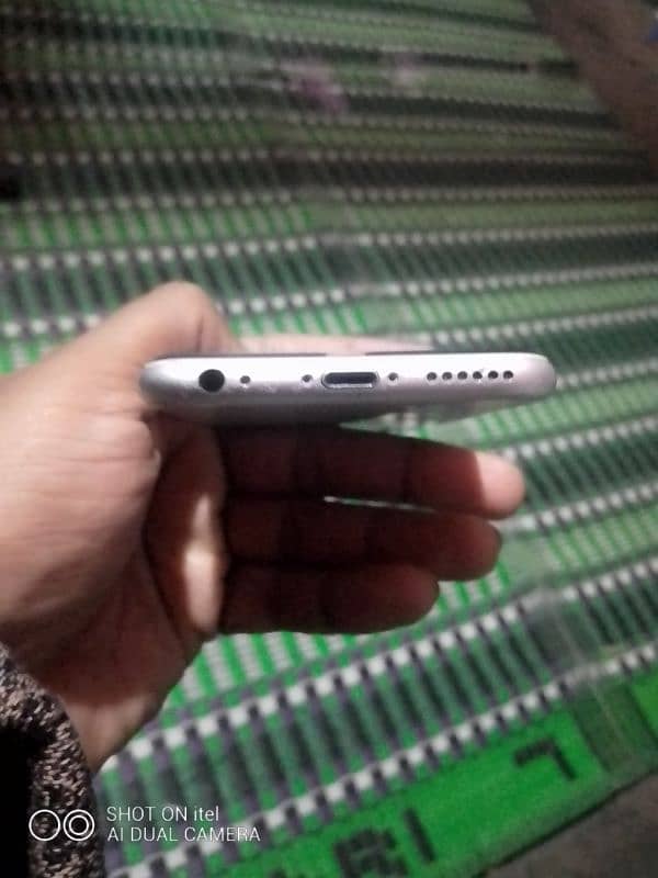 iphun6s saaf piece ha LCD ma 2 black dots Han baqi all OK ha. pTA prove 3