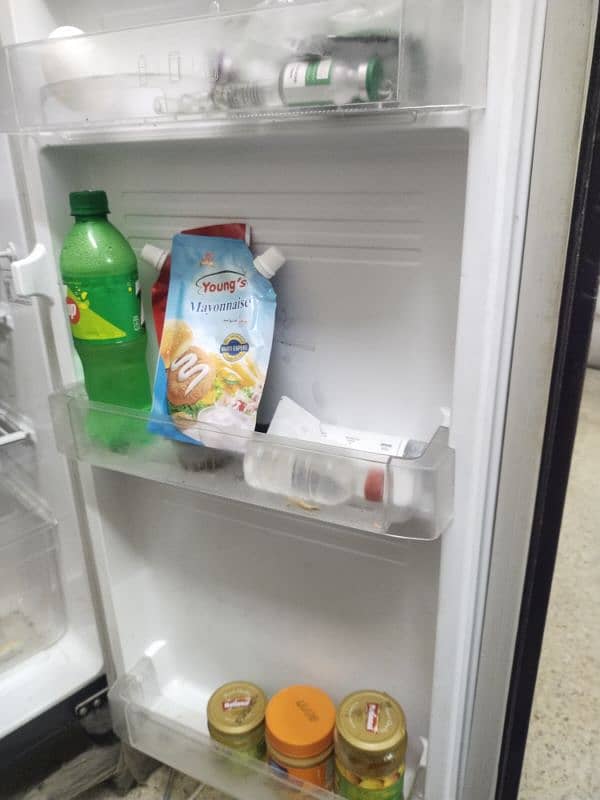 PEL 1 DOOR REFRIGERATOR IN GOOD CONDITION 2