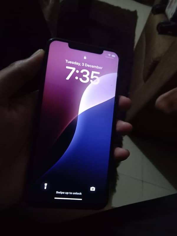 Apply Iphone xs max 64 GB facotry unlock 2 months esim time available 1