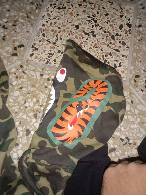 Bape hoodie large size brand new with tag 1