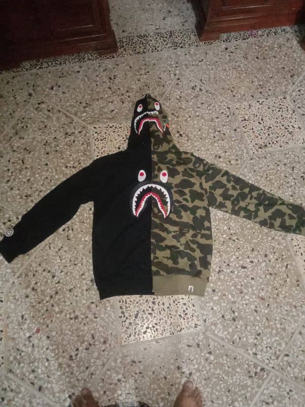 Bape hoodie large size brand new with tag 2