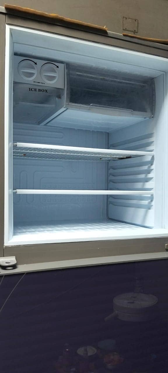 Pel Fridge Glass door in Good Condition. (Contact no: 03006640339) 3